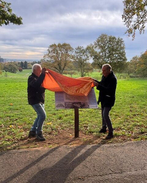 Onthulling parkbord Klarenbeek