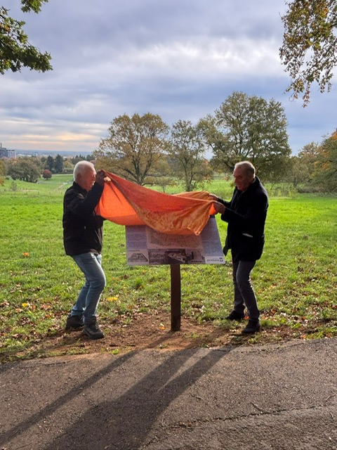 Onthulling parkbord Klarenbeek